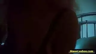 شاب يمسك أم صاحبة مصرى