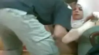 جماع محجبة حار: من الجنس الفموي إلى القذف الداخلي