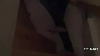 مراهقة تمارس الجنس بقوة وتتلقى قذفًا على وجهها في مشهد إباحي
