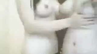 السراويل القصيرة طرفة عين الآسيوية الجنس عرقي