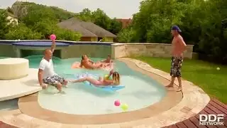 سكس فى حمام السباحة