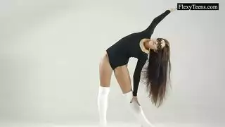 مرح راقصة باليه تدخين
