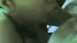 مصرية تخدم الزب ثم تركبه بوضعية الفارسة العكسية