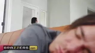 نبك مع صديق ابنها
