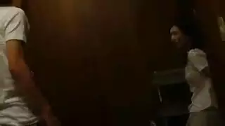 اه ينيك اخته الصغيرة في غياب اهله
