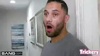 الاخ يهيج على اخته وينكها ليعاقبها