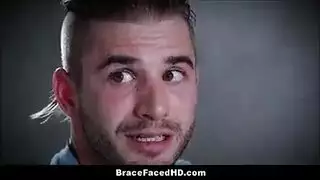 المراهقة السمراء المحجبة تأخذ زب كبير في كسها الضيق