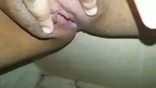 Sex18تحت طاوله اكل كس