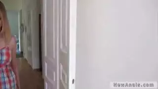 انام بجانب اخي غير الشقيق واحس زبه في طيزي