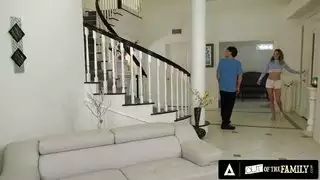 الشقراء العاهرة تمارس الجنس العنيف وتطلب فمًا مليئًا بالسائل المنوي