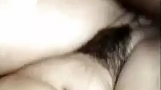 لي مور تسحب ذيل حصانها أثناء الجنس الخلفي العنيف