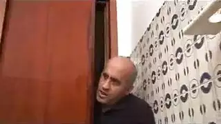 اب يتحرش في بنته الجميله