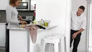 الولد يركب طيز زوجة أخيه المحجبه