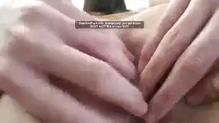 يعري طيزها الكبيرة ويصورهة بالكامرة الخفية