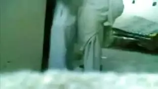 شاب لواط مترجم يدخل يده في طيز صاحبه وياكل موزه