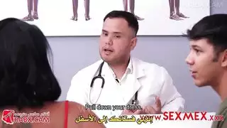 أثداء حليبية كبيرة على امرأة خبيرة