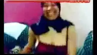 يجيب اثنين شباب ينكو مرته