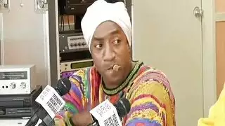 سحقاتين يرضعن بزازلهم
