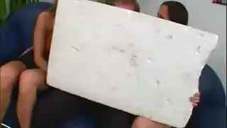 فتيات يحكان كس بعضهم