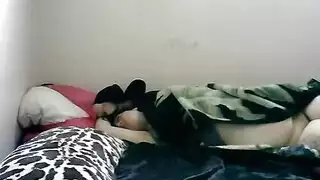 بورن مع جارته المطلقة