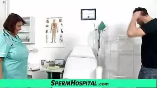القوطي الثدي الطبيعية صديق