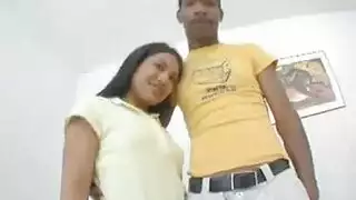 اخ يعلم ابنته العادة السرية