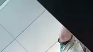 المعلم تغرية الطالبة