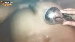 سكس بنت خالتي احممها وانيكها في الشامبو