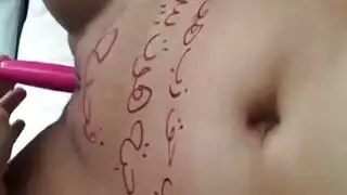 سكسي يدخل ايده بكسها وطيزه