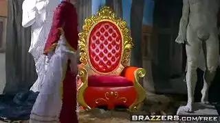 رجل لديه صدر كبير