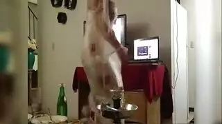 سكس يغتصبها بعد ما يسكرو