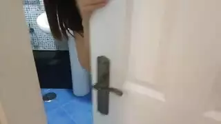 يرضع مثل الطفل وهي نائنة