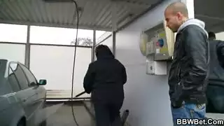 سكس ينيك مرت أبوة وهية لاتعلم في الحمام