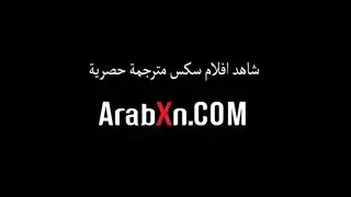 المتلصص في الدش يحصل على تأديب هاردكور من أم مثيرة