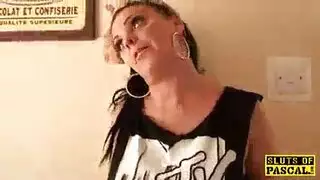 شقراء ناضجة تأخذ دبل بي بي سي لانفجار هائل على وجهها