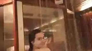 ميلف مثيرة ومدرب شاب أحمق في جلسة جماع صريحة