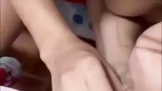 زوجها غائب، تلبس ملابس داخلية شفافة لعضو جارها
