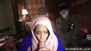 فتاة عربية تتعرض لعملية جماع جماعي على وجهها إباحية مكان العمل