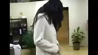 زوجة آسيوية تتوسل للحصول على جماع كلبي قاسٍ مع قذف داخلي