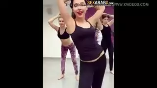 تمرين شرجي متعرق لشرموطة مصرية في الجيم