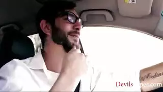 أخوان يتبادلان ويصطرخان زوجتيهما