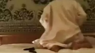 شيخ خائن يضخ فرج الخادمة في هروب فاخر بلندن