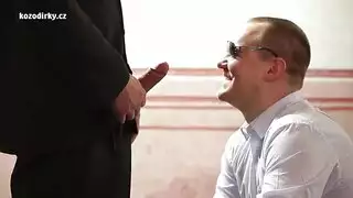 يتلمس طريقه سخيف فندق صغير