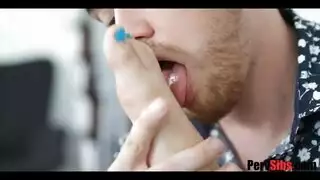 أخ غير شقيق يتناوب على مؤخرات الأختين ثلاثي قوي