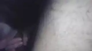 نكاح جماعي لمتحولين: متحولة نحيلة تنكح من قبل ستة رجال horny