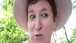 ضيق الهرة ناضجة الهواة مكبل