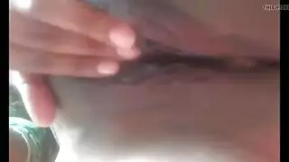 خادمة وقحة تأخذ زب كبير في إباحية صريحة