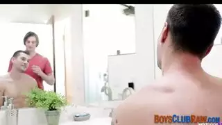 تدريب حلقي على قضيب كبير مع شقراء وقحة تأخذه من الخلف