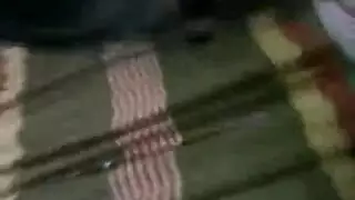 عاهرة بنجلاديشية شابة تأخذ السائل المنوي على وجهها