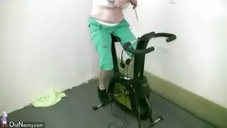 جدة تحصل على قضيب أسود عميق في مهبلها